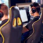 Sérgio Bento De Araújo explora como os e-sports educacionais unem diversão, aprendizado e desenvolvimento de habilidades essenciais para o futuro.