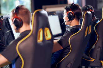 Sérgio Bento De Araújo explora como os e-sports educacionais unem diversão, aprendizado e desenvolvimento de habilidades essenciais para o futuro.