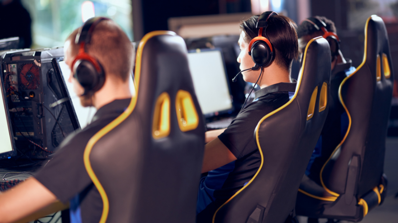 Sérgio Bento De Araújo explora como os e-sports educacionais unem diversão, aprendizado e desenvolvimento de habilidades essenciais para o futuro.