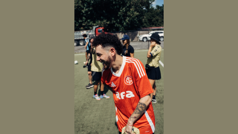 Jovem surpreende com talento autêntico e conquista o público da Non Stop. (créditos da foto: Léo Machado)