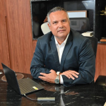 A inteligência artificial fortalece a proteção de dados modernos no setor de infraestrutura ao antecipar riscos e monitorar vulnerabilidades. Elmar Juan Passos Varjão Bomfim destaca a importância dessa tecnologia.