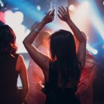 Baladas na Grande São Paulo movimentam economia noturna e redefinem o lazer urbano