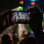 Inteligência artificial em eventos: como a nova tecnologia está transformando baladas, festivais e a experiência do público